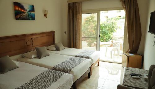 Triple Room with Terrace