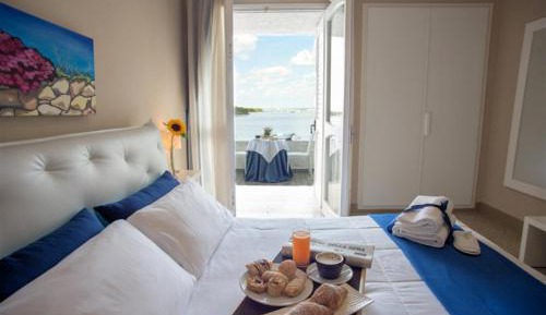 Deluxe Double Room with Balcony and Sea View