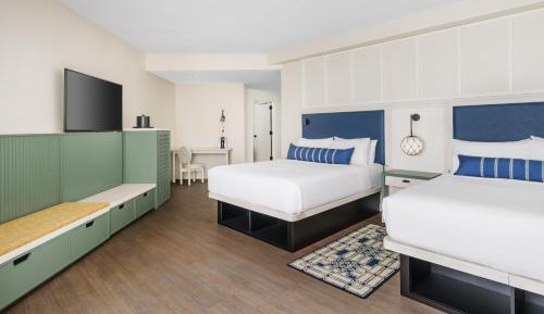 Queen Room with Two Queen Beds - Mobility Access Tub/Non-Smoking