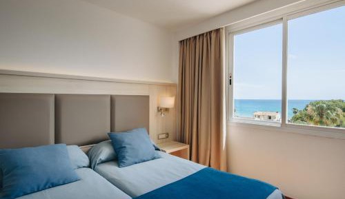 Superior One-Bedroom Apartment with Sea View