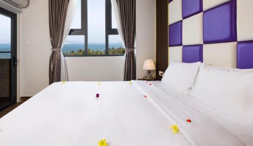Deluxe Double Room with Balcony and Sea View