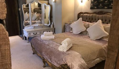 Luxury Double Room with Brass Bathtub