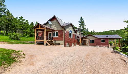 Six Bedroom Holiday Home