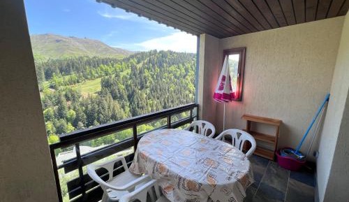Apartment with Mountain View