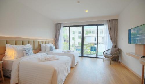 Deluxe Double or Twin Room with Pool View