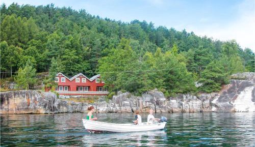 Three-Bedroom Holiday Home 