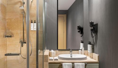 King Suite with Sea View - Non-Smoking