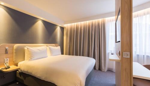 Standard Queen Room - Free Breakfast
