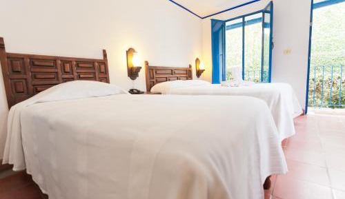 Double Room with 1 Double Bed and 1 Single Bed