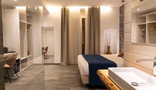 Deluxe Double Room with Shower