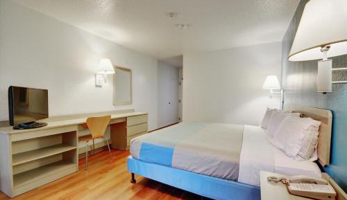 King Room - Non-Smoking