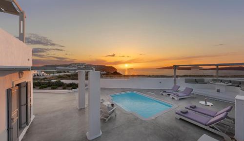Deluxe Villa with Private Pool and Caldera View