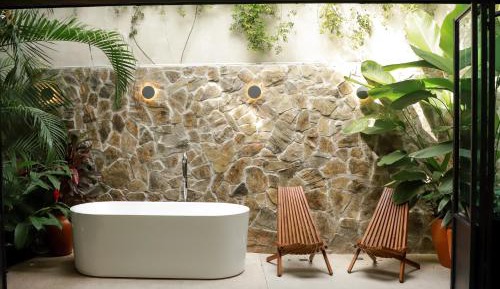 Wild Studio with Outdoor Bathroom