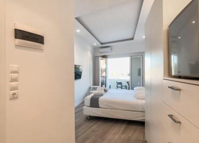 Deluxe Double Room with Side Sea View