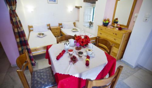 Studio with Pool View (4 adults)