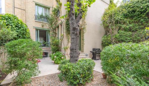 Queen Room with Garden View