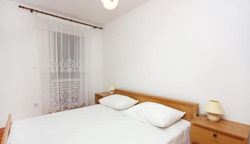 Two-Bedroom Apartment with Terrace and Sea View