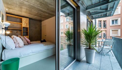 Apartment with Garden View
