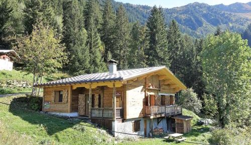 Chalet (14 Adults)