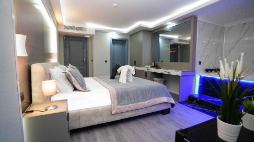 Queen Room with Spa Bath