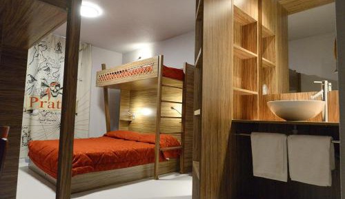 Quintuple Room