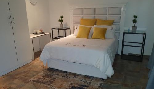 Deluxe Queen Suite