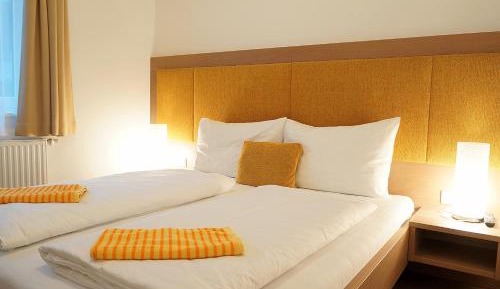 One-Bedroom Apartment with Balcony