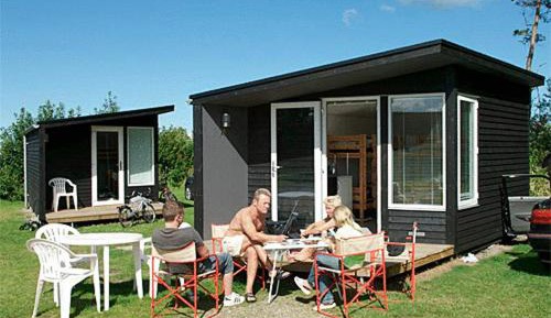 Budget Cottage with Shared Bathroom (4 Adults)