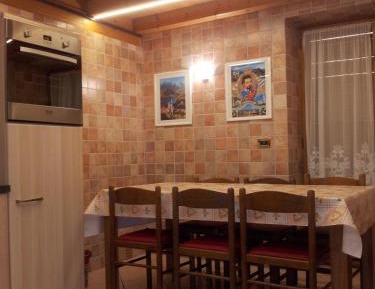 Four-Bedroom Apartment with Balcony and Mountain Views