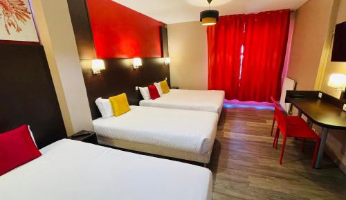 1 Double Bed 2 Single Beds
