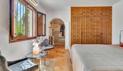 Double or Twin Room with Private Bathroom