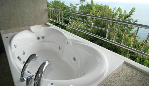 Sea View Suite with Spa Bath