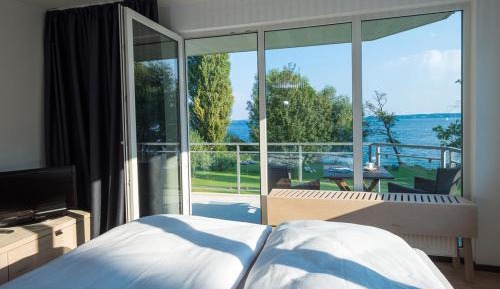 Apartment with Lake View