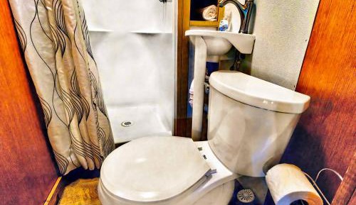 Fort Apache Economy Cabin (One-Bedroom Chalet)