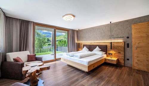 Superior One-Bedroom Apartment