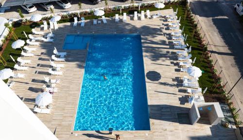 Junior Suite with Pool View