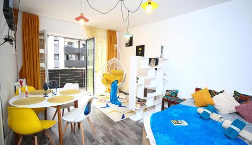 Apartment with Mountain View