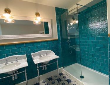 Suite with Hot Tub