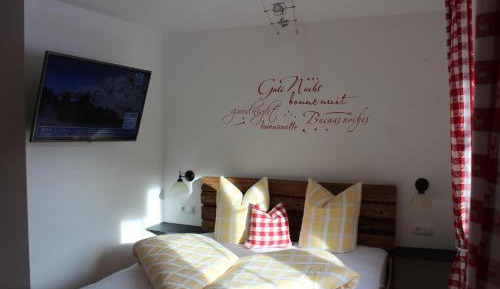 Apartment with Mountain View