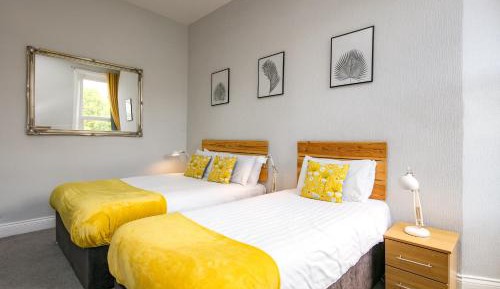 Family Room (3 Adults)