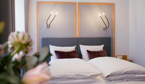 Standard Double Room (bed size 63 in)