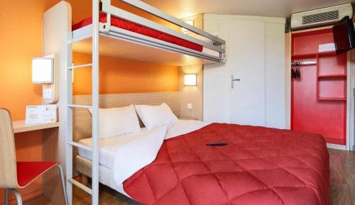Triple Room with 1 Double + 1 Single Bed