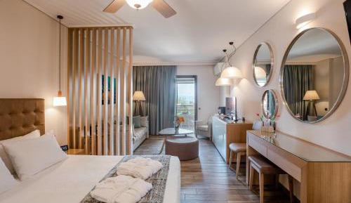 Deluxe Suite with Sea or Garden View