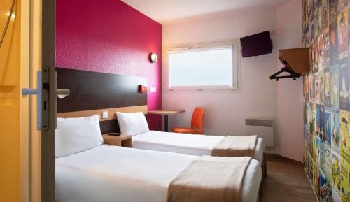 Cabrio Twin Room with En-suite Bathroom