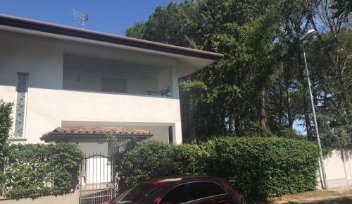 Two rooms with a terrace each in a Villa 20 mins from sea with shared kitchen