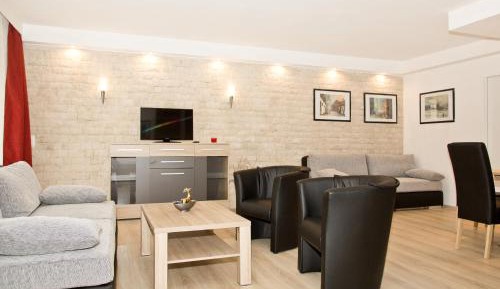 Apartment with Terrace and Mountain View