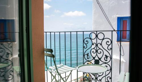 Deluxe Double Room with Side Sea View