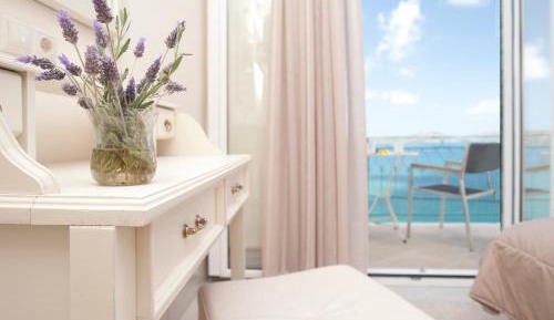 Double or Twin Room with Sea View