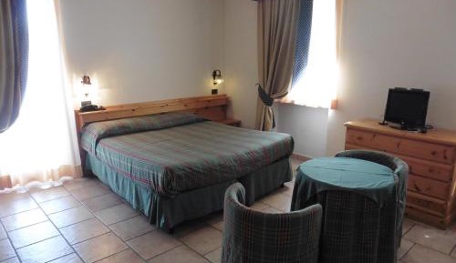 Family Room (2 Adults + 2 Children)