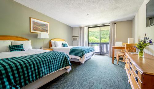 Mountain View Two Queen Beds With Balcony